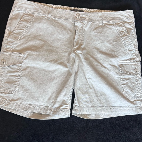 Eddie Bauer Pants - Eddie Bauer cargo shorts size 18